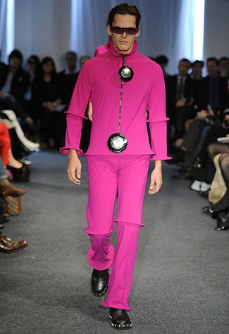Illustration for article titled Space age fashion comeback crashes and burns